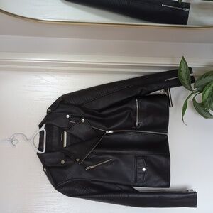 Vera Moda Fitted Moto style Vegan Leather Jacket